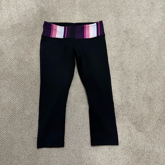Lululemon Black Pink Capri Leggings size 6 - Picture 4 of 8